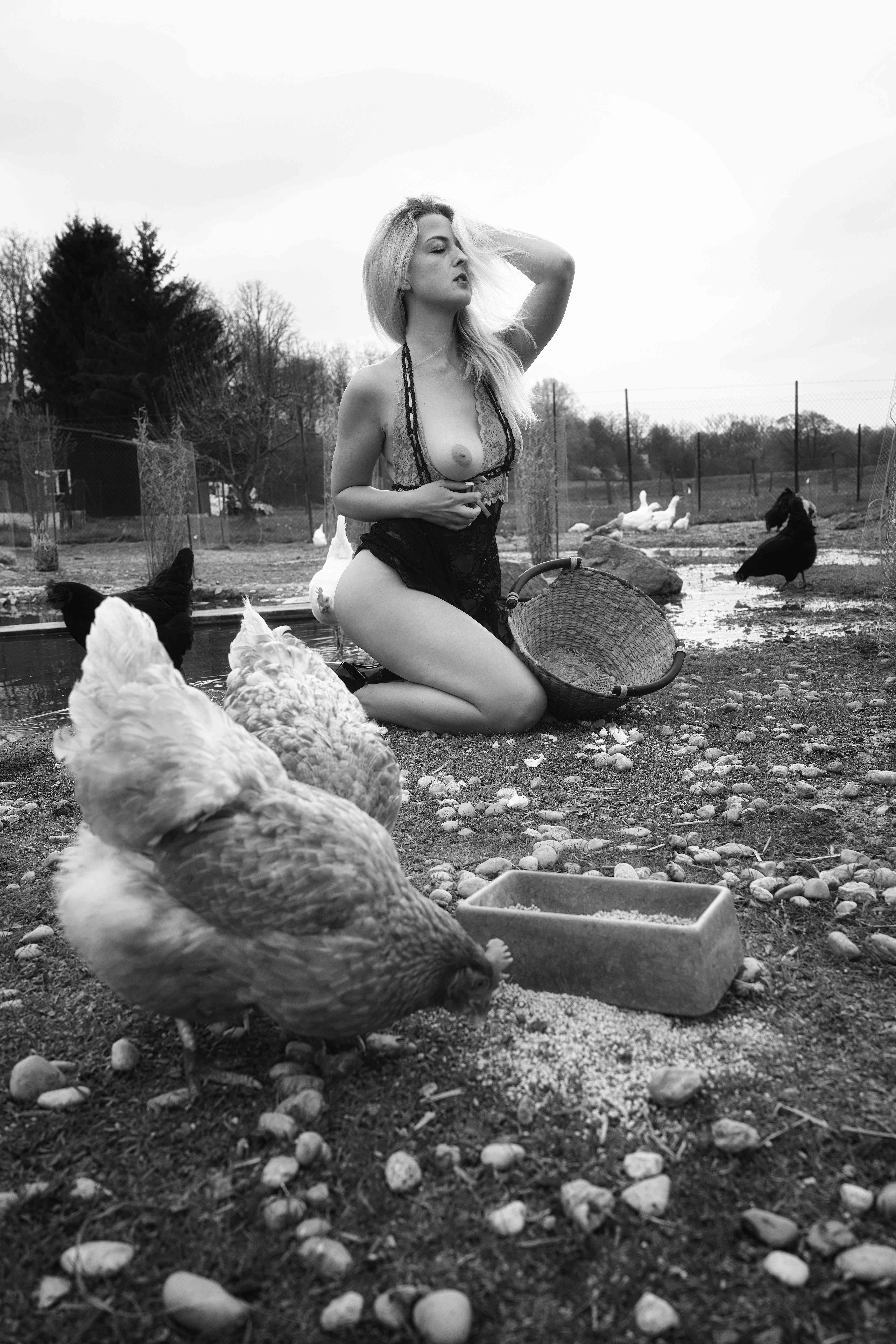 Foto: © Petr Strbačka, Edice Na dvorku, Model: Šarlota Hauzerová