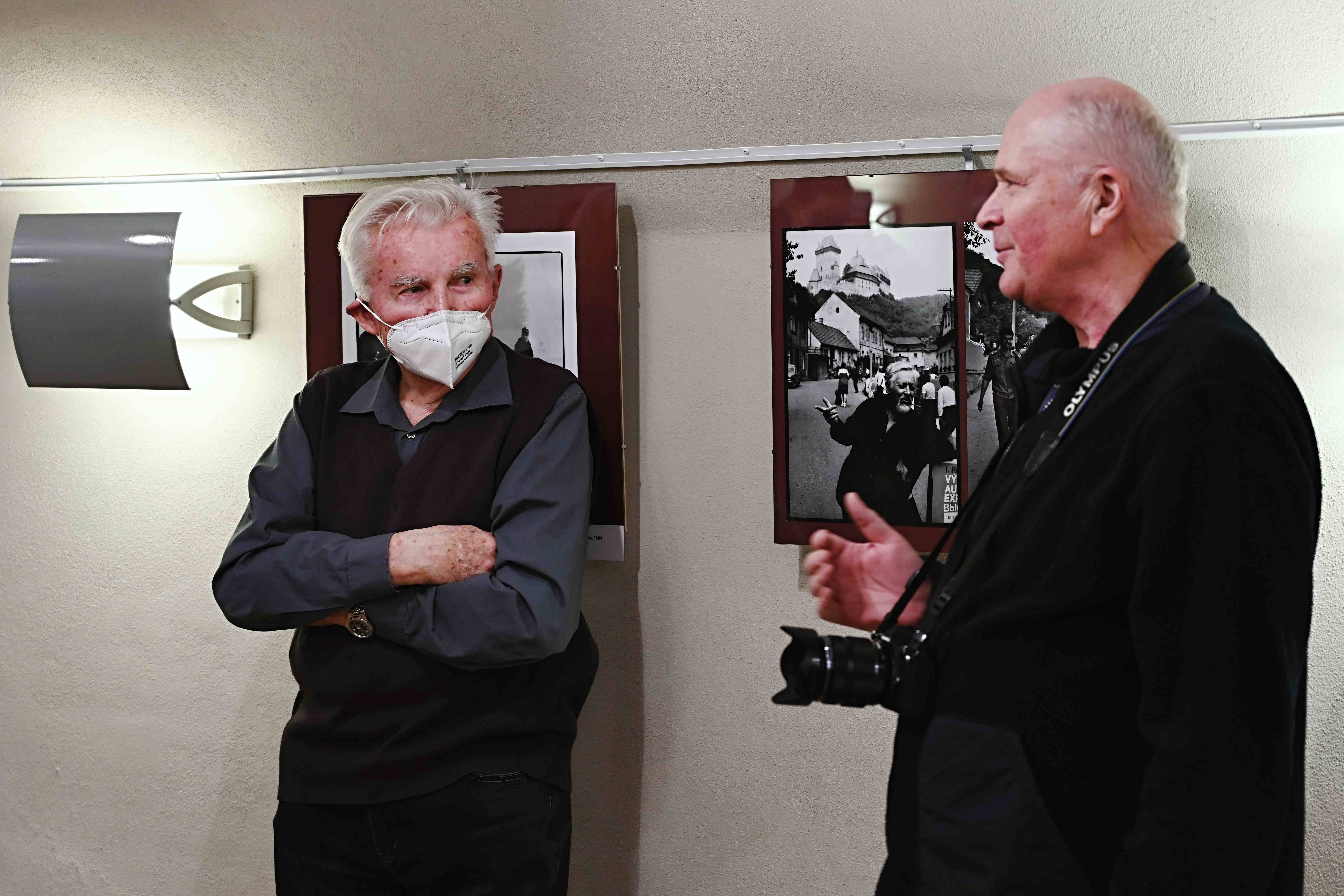 Pocta osobnosti - Ján Šmok | fotokontakt.cz | Vernisáž výstavy v sále U Kata strakonického hradu | 6. 1. 2022