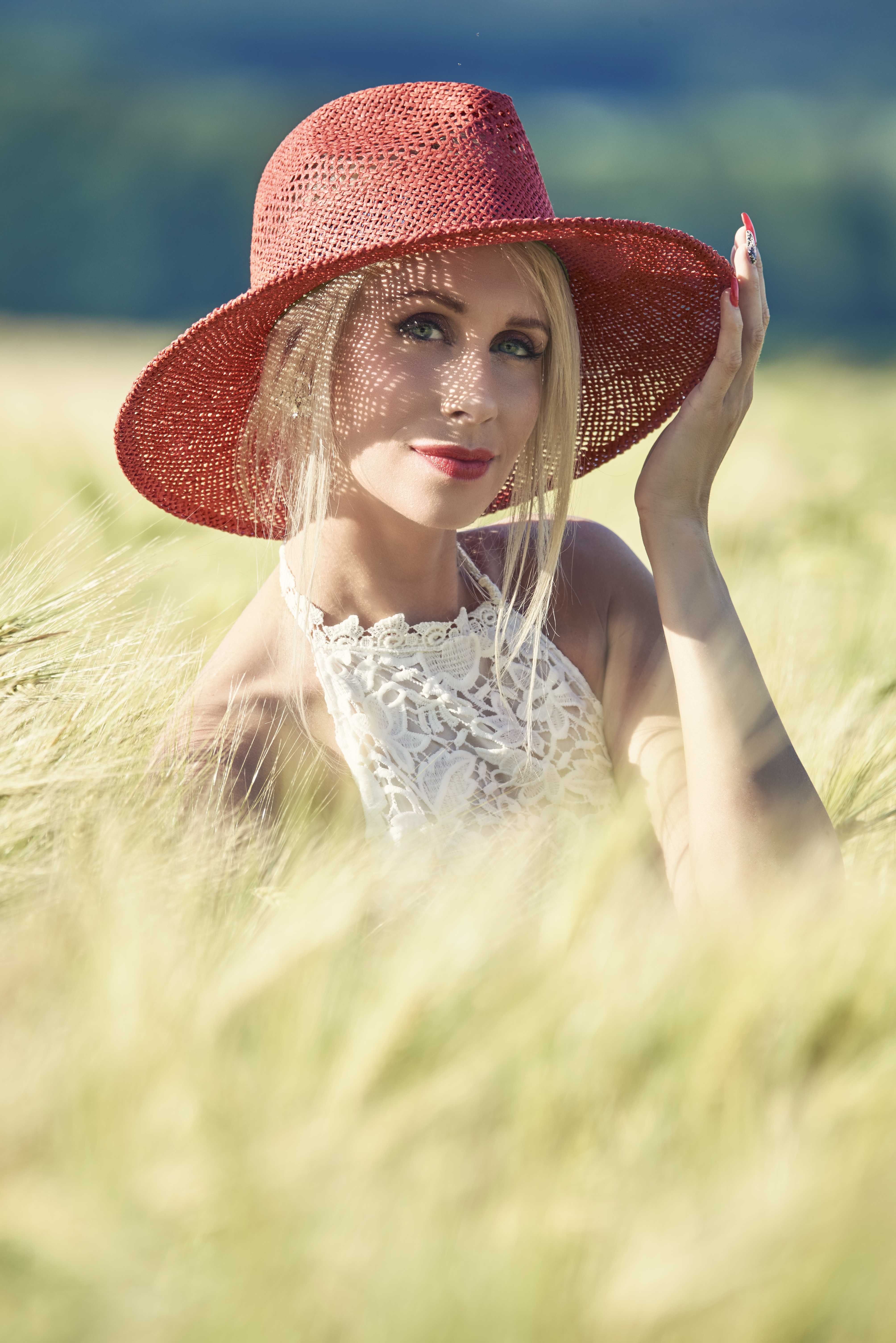 NINA - FOTOKONTAKT - SPOLUPRACUJÍCÍ MODELKY